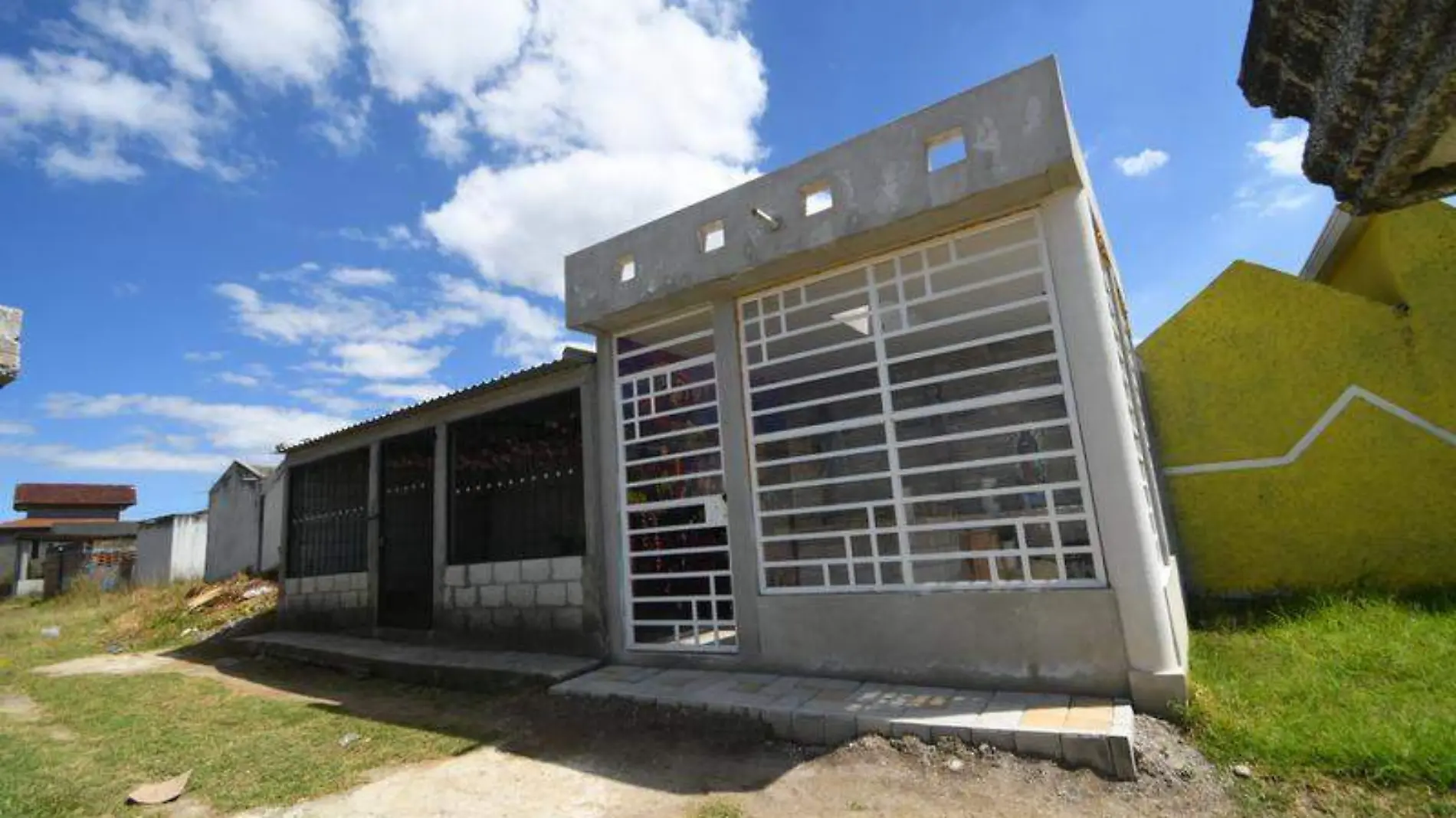 Algunos mausoleos muestran un estilo y dimensiones más allá de lo común en el resto de municipios